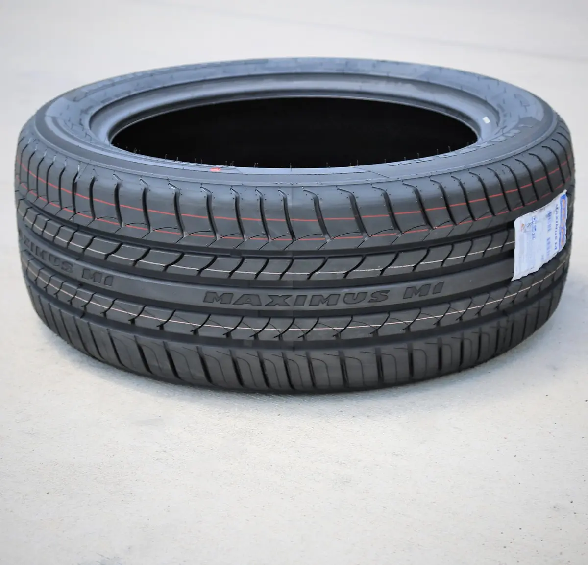 MAXTREK Maximus M1 235/40ZR18 95W | All Season Performance Tire with Innovative Tread Design - view 4