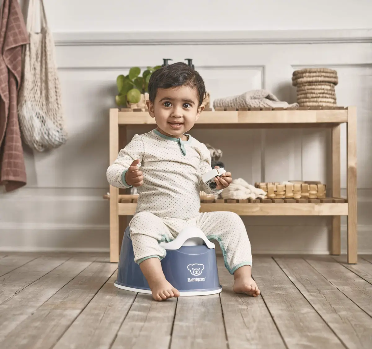 BabyBjörn Smart Potty, Deep Blue/White | Compact, Sturdy & Easy to Clean - view 2