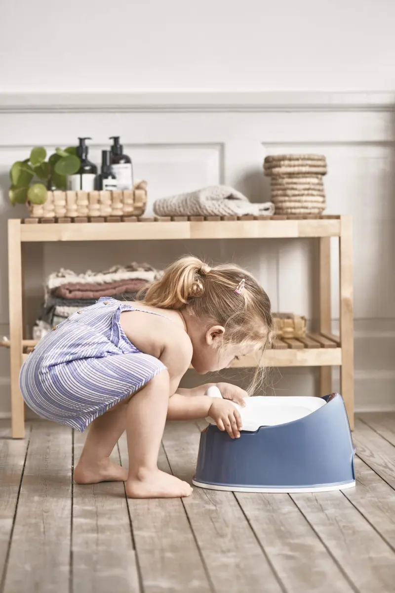 BabyBjörn Smart Potty, Deep Blue/White | Compact, Sturdy & Easy to Clean - view 3