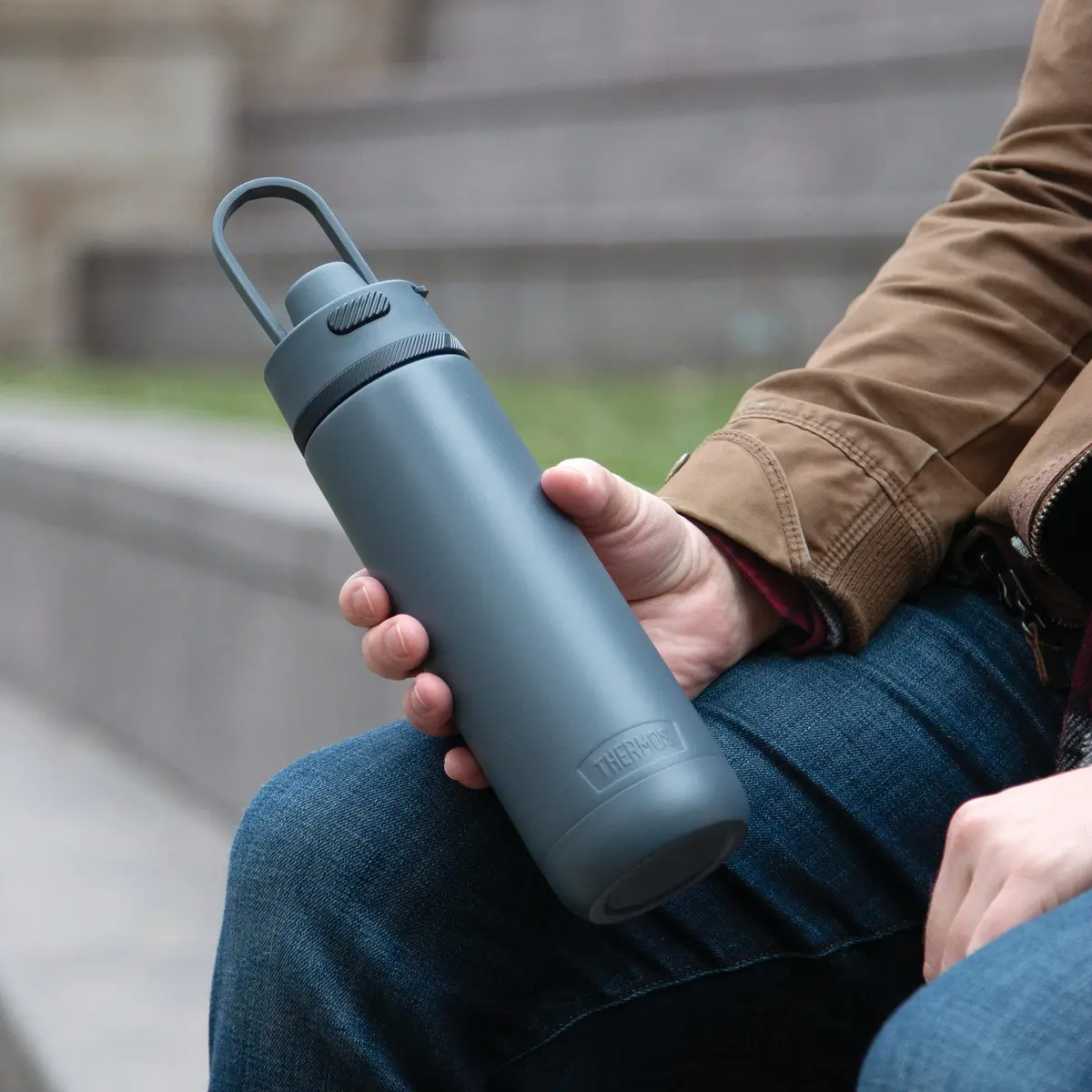 THERMOS ALTA Series Stainless Steel Hydration Bottle 24 Ounce | Keeps Drinks Cold 18 Hours, Slate - view 5