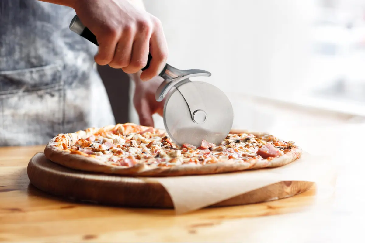 KitchenAid Classic Pizza Wheel with Sharp Blade & Finger Guard, 22.86 cm (9-Inch) | Cuts Crusts, Pies, and Dough - view 5