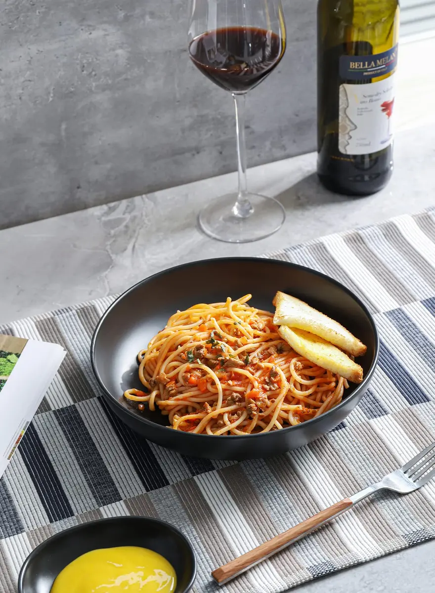 Teocera Matte Black Pasta Bowls Set of 4 | 35oz Porcelain Serving Bowls for Pasta & Salad - view 9