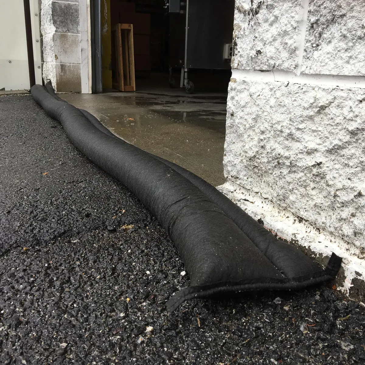 Quick Dam Water Activated Flood Barriers, 17ft | Self-Inflating Flood Control Pack - view 8