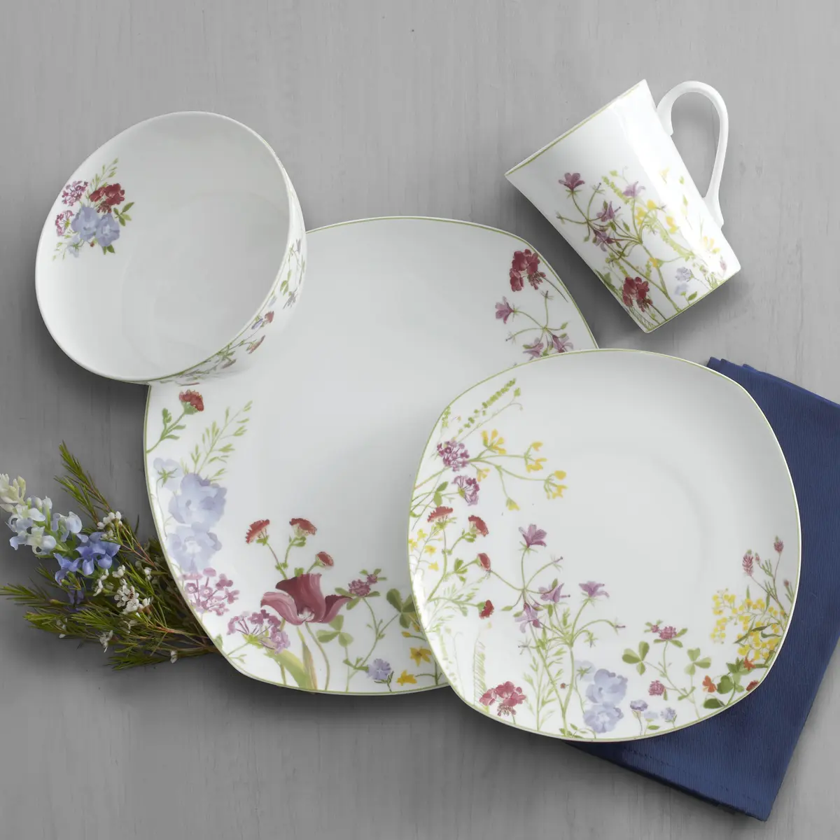 Mikasa Wildflower Garden Bone China Dinnerware Set, 16-Piece Service for 4, Square Plates and Bowls with Mugs | Floral Design - view 6