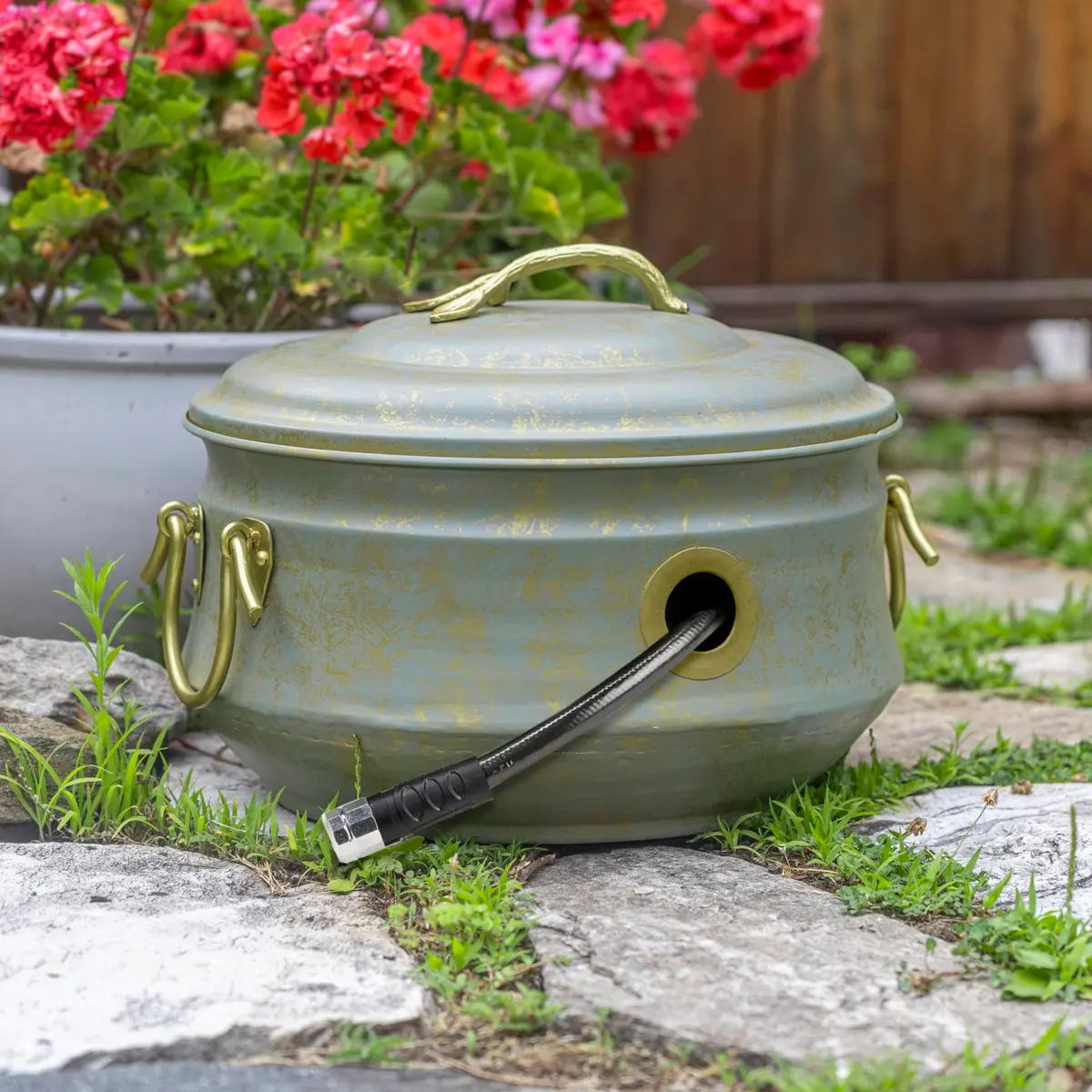 Good Directions Sedona Hose Pot with Lid, Brass Accents, 17.5"L x 17.5"W x 13.5"H | Holds up to 100-Feet of Hose - view 4