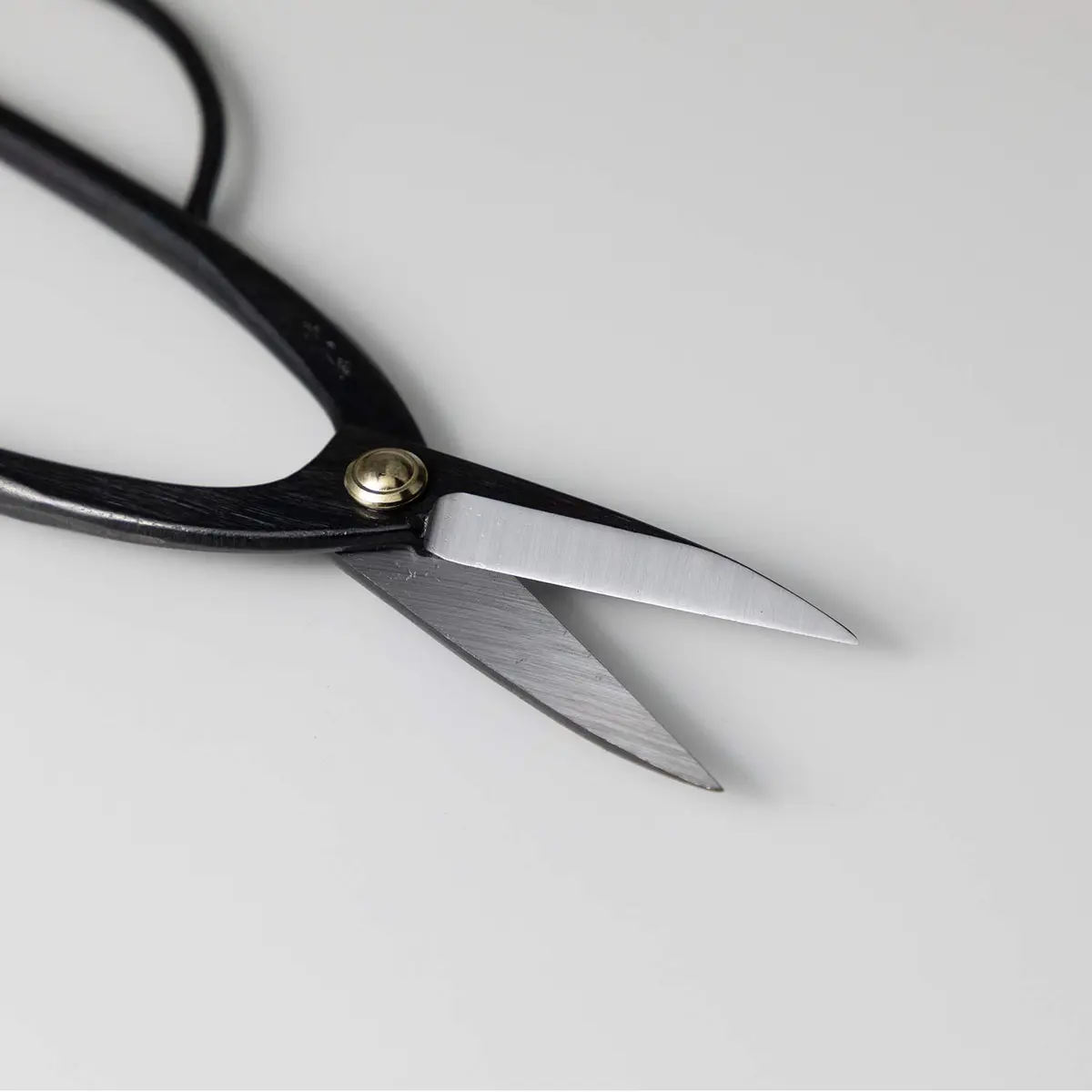 Wazakura Ashinaga Bonsai Pruning Scissors 200mm (7.87in) | Precision Carbon Steel Cut for Delicate Bonsai & Floristry - view 3