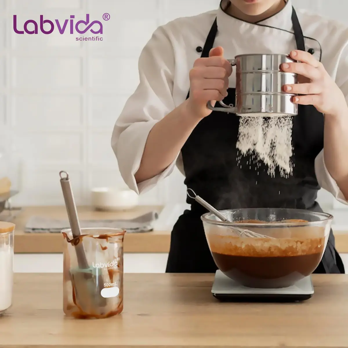 Labvida 4pcs 250ml Borosilicate Glass Beakers | ASTM E960 Compliant, Heat Resistant, Chemical Resistant, 250ml Capacity - view 9
