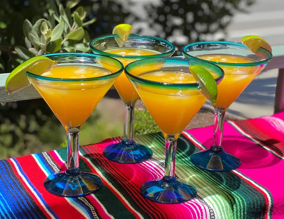 Dos Sueños Aqua Rim Margarita Glasses Set of 4 | Hand Blown Mexican Glassware - view 2