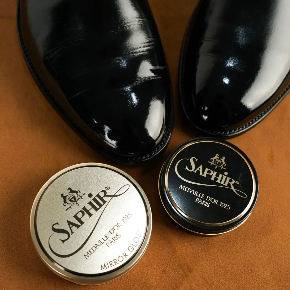 SAPHIR Medaille d’Or Mirror Gloss - Natural Wax Polish for Leather Shoes & Boots - Navy Blue | Mirror shine finish with natural ingredients - view 4