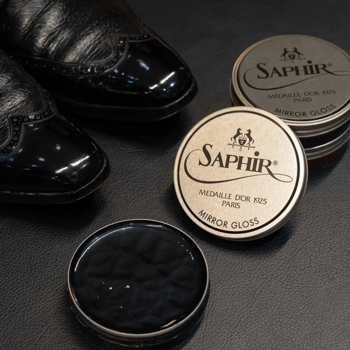 SAPHIR Medaille d’Or Mirror Gloss - Natural Wax Polish for Leather Shoes & Boots - Navy Blue | Mirror shine finish with natural ingredients - view 6