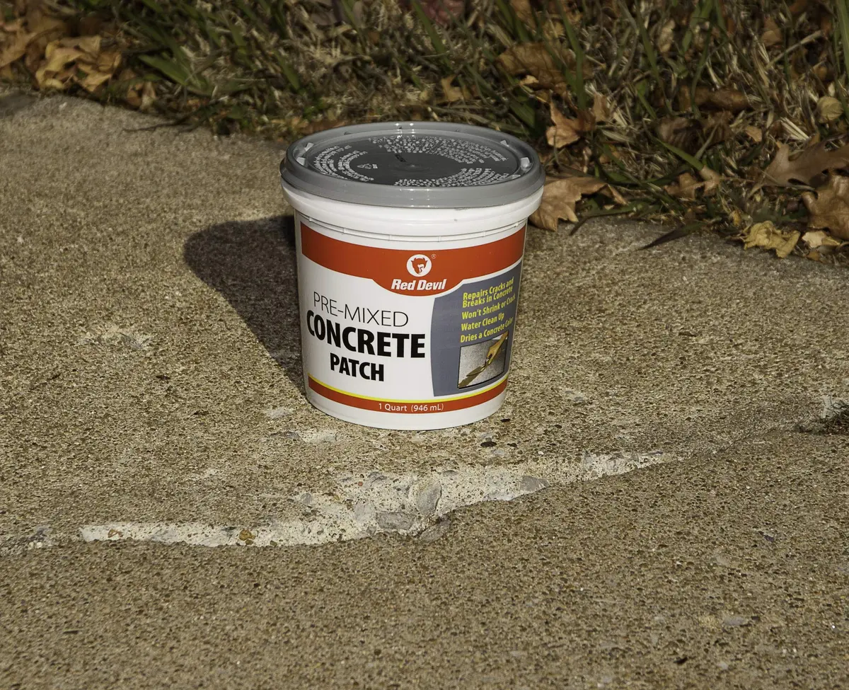 Red Devil Concrete Repair Patch 5.5 Oz. Squeeze Tube | Cement Crack Filler, Pack of 12, Gray, Made in USA - view 3