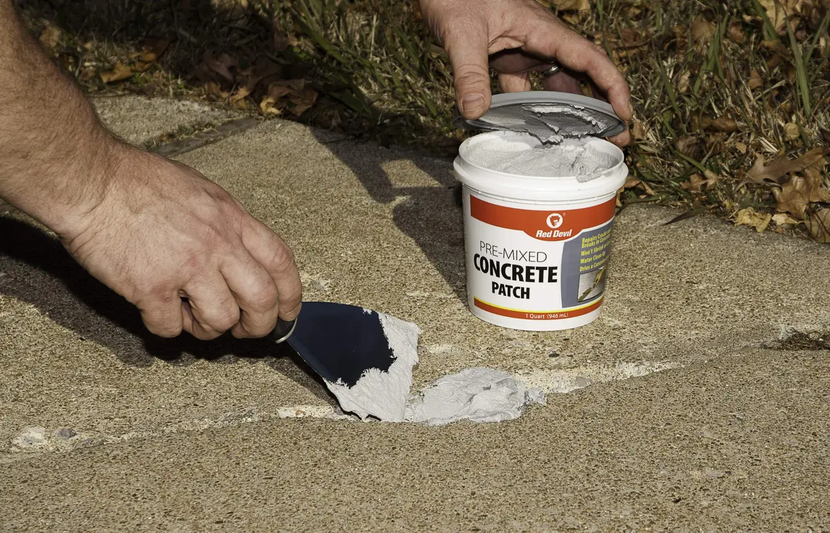 Red Devil Concrete Repair Patch 5.5 Oz. Squeeze Tube | Cement Crack Filler, Pack of 12, Gray, Made in USA - view 4