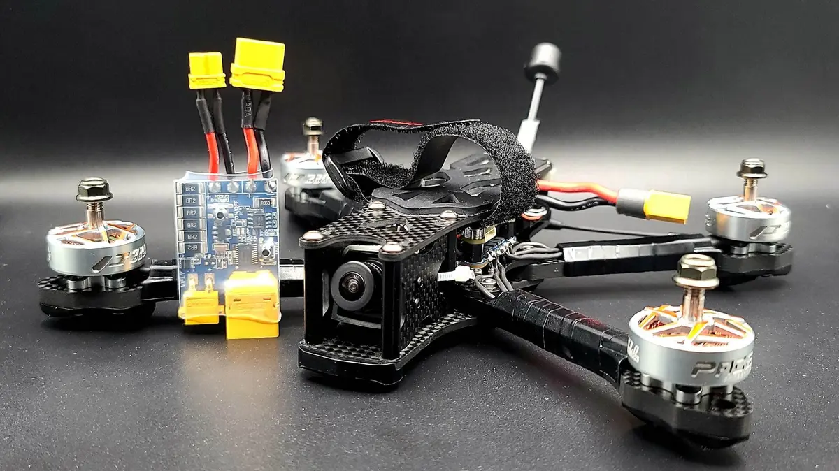 VIFLY ShortSaver V2 Smart Smoke Stopper Electronic Fuse | Fast RC Protection, 1A/2A Threshold, XT60 & XT30 Connectors - view 4