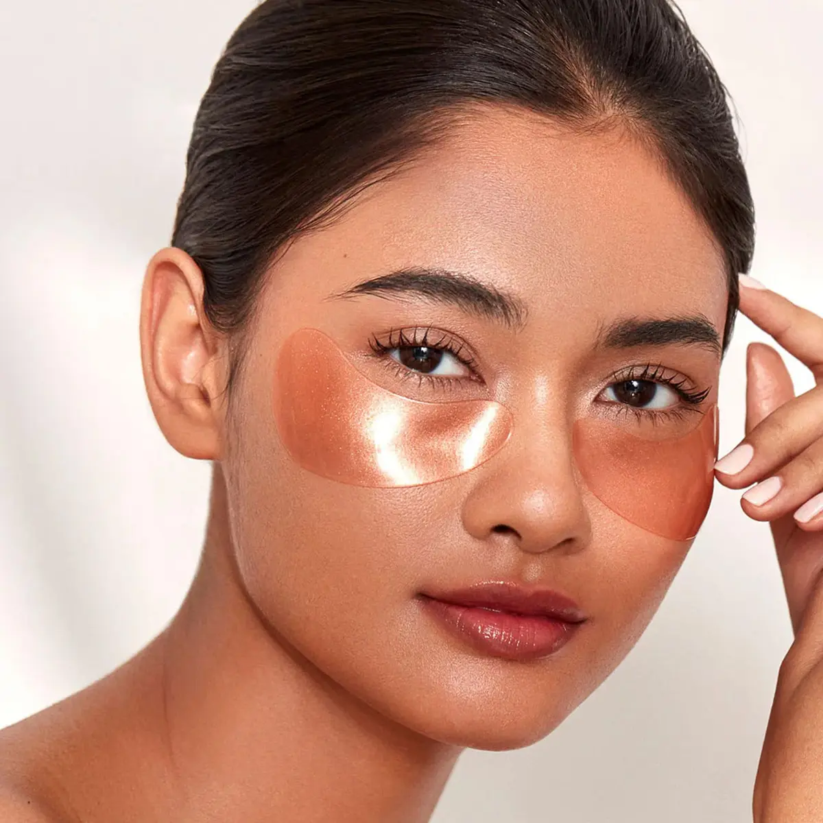 111SKIN Rose Gold Illuminating Eye Mask 8 Pairs | Hydrating & Brightening for All Skin Types - view 2