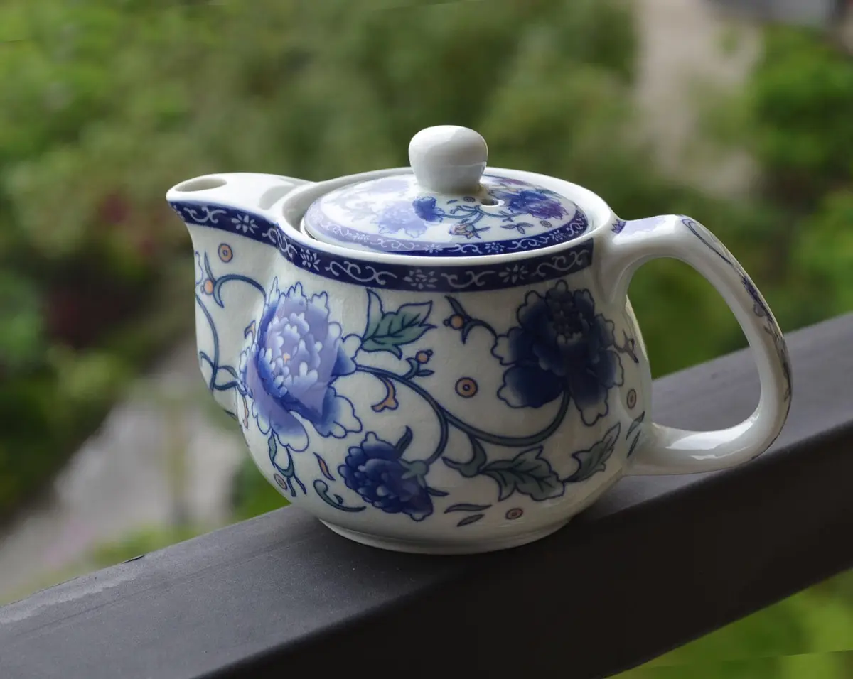 China qinghua ci Teapot 260ml Blue White Peony Flower Porcelain with Infuser (Mudan Flower) - view 6
