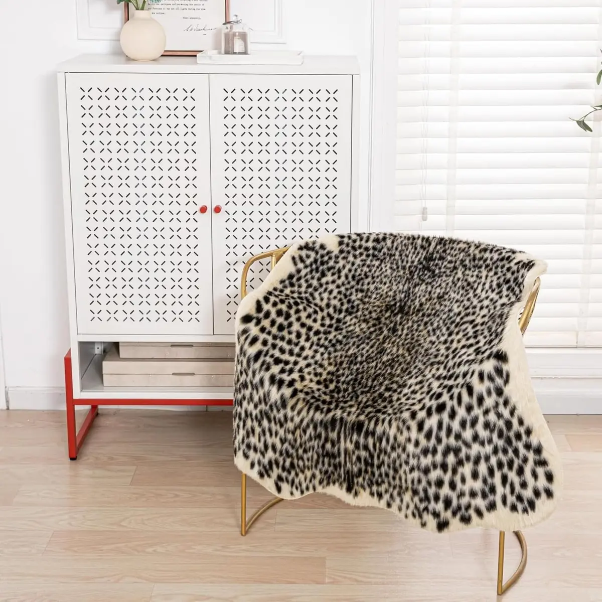Asuprui Leopard Print Area Rug 109cm x 89cm | Soft Faux Fur Cheetah Carpet for Bedroom - view 4
