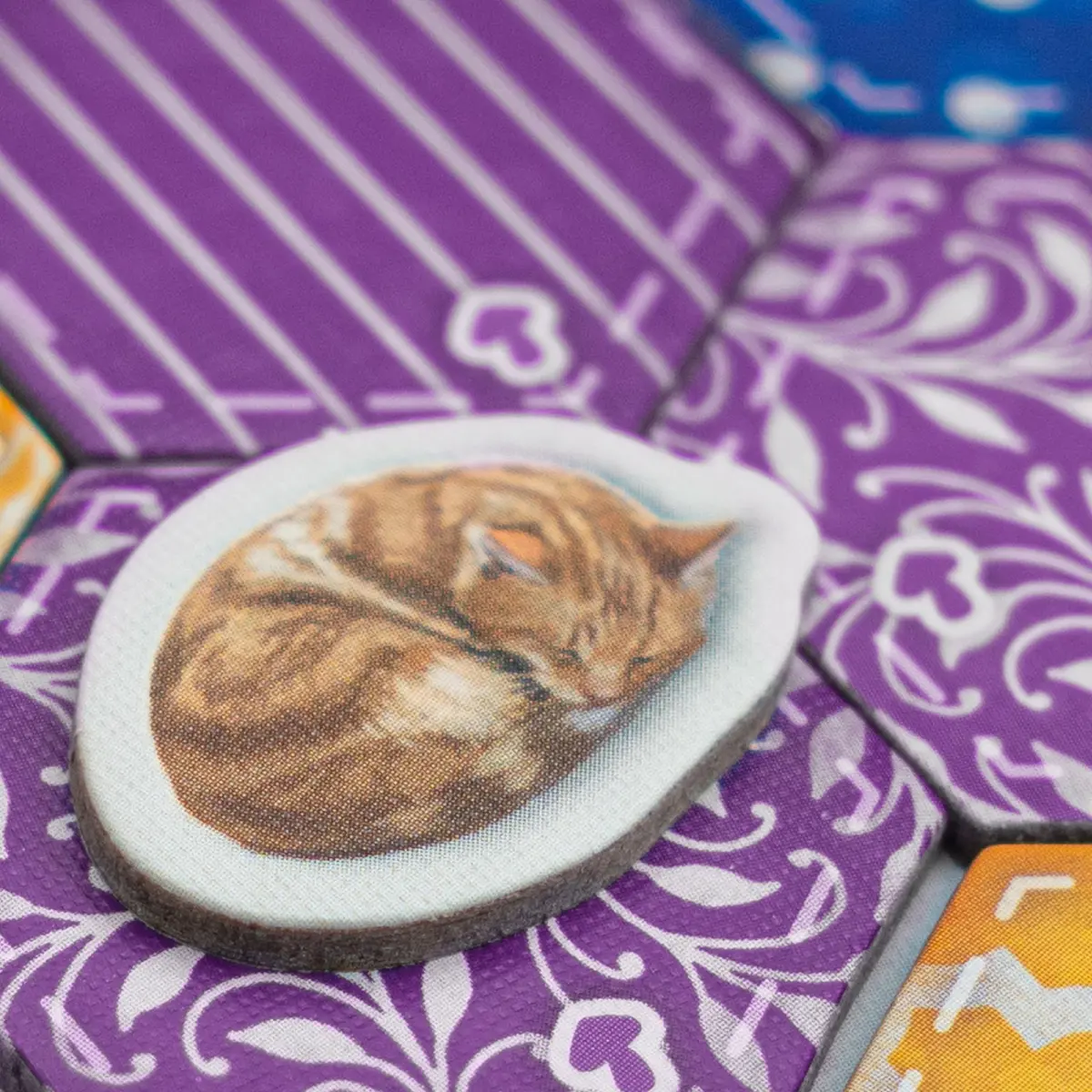 AEG Calico Award-Winning Cozy Tile-Laying Board Game | Make Quilts & Attract Cats (152g) - view 4