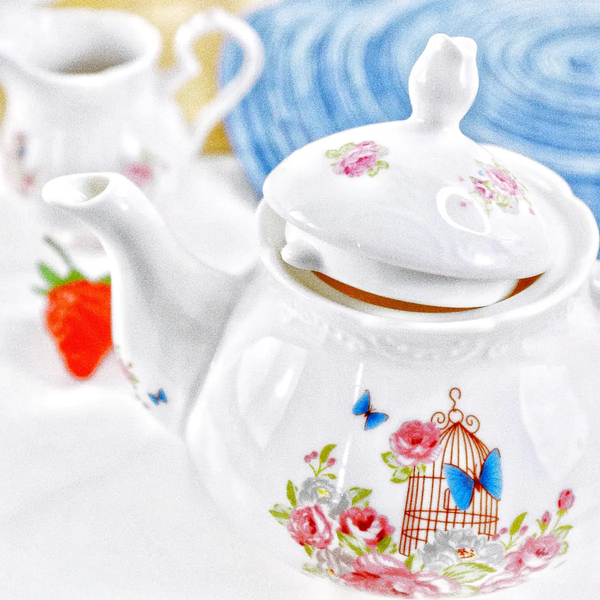 Eplze Pink Rose Ceramic Teapot 900ml (31oz) | Elegant European Style for Tea & Coffee - view 6