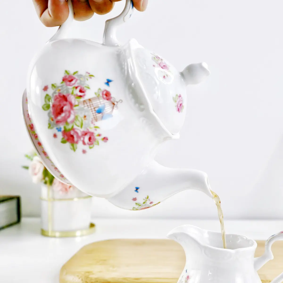 Eplze Pink Rose Ceramic Teapot 900ml (31oz) | Elegant European Style for Tea & Coffee - view 3