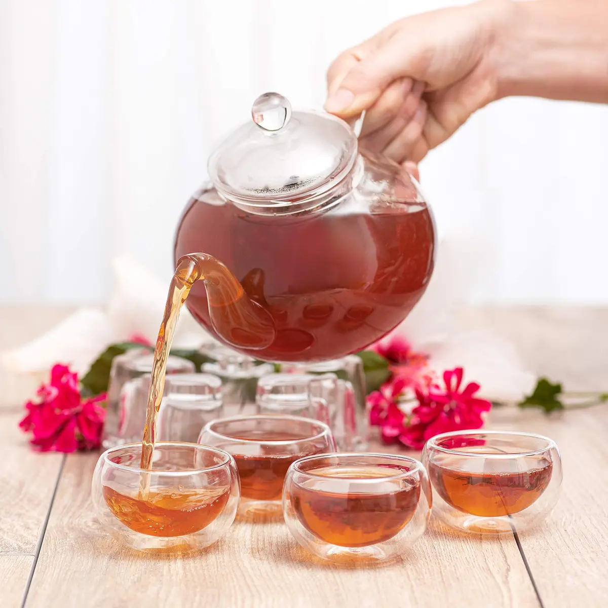 Moss & Stone Glass Tea Kettle Infuser & 4 Cups Gift Set 1L (27oz) | Borosilicate Glass Teapot with Removable Strainer & 80ml Cups - view 5