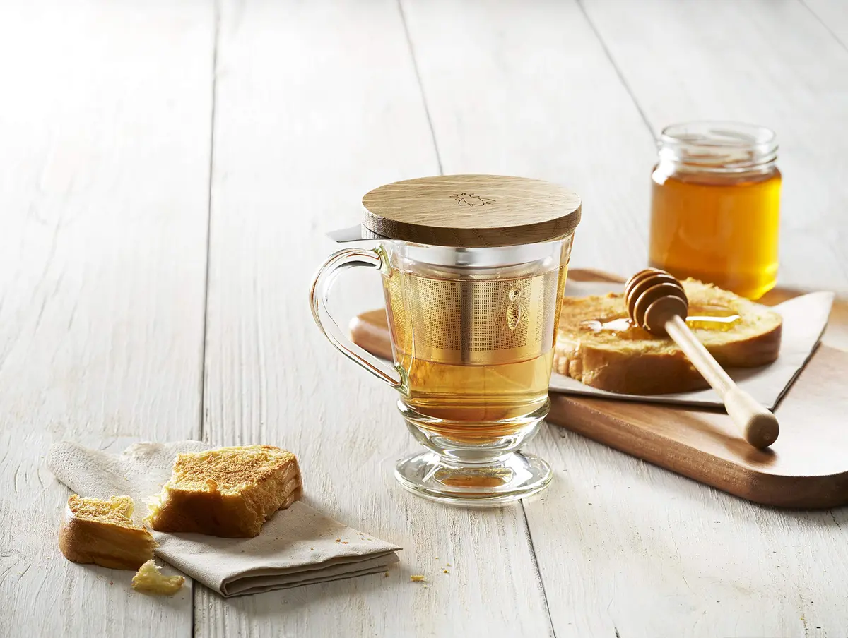 La Rochère Bee Tea Cup with Infuser & Lid 265ml (9.7 fl oz) | French Elegance for Loose Leaf Tea - view 3