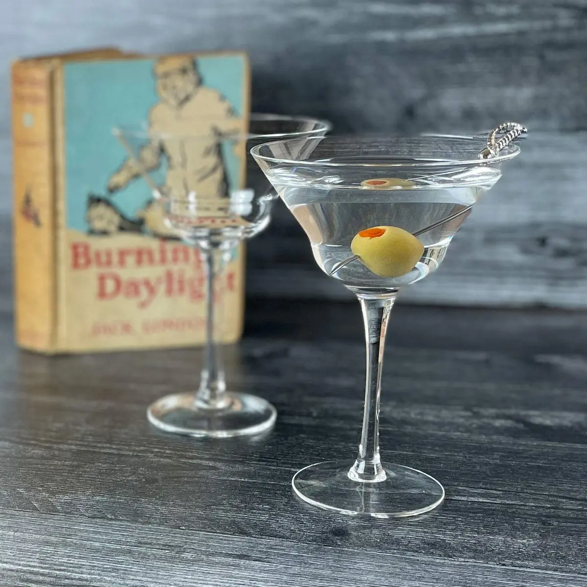 HISTORY COMPANY Jack London Five O'Clock Double Martini Glass Set | 278ml (9.4 Fl Oz) Capacity - view 4