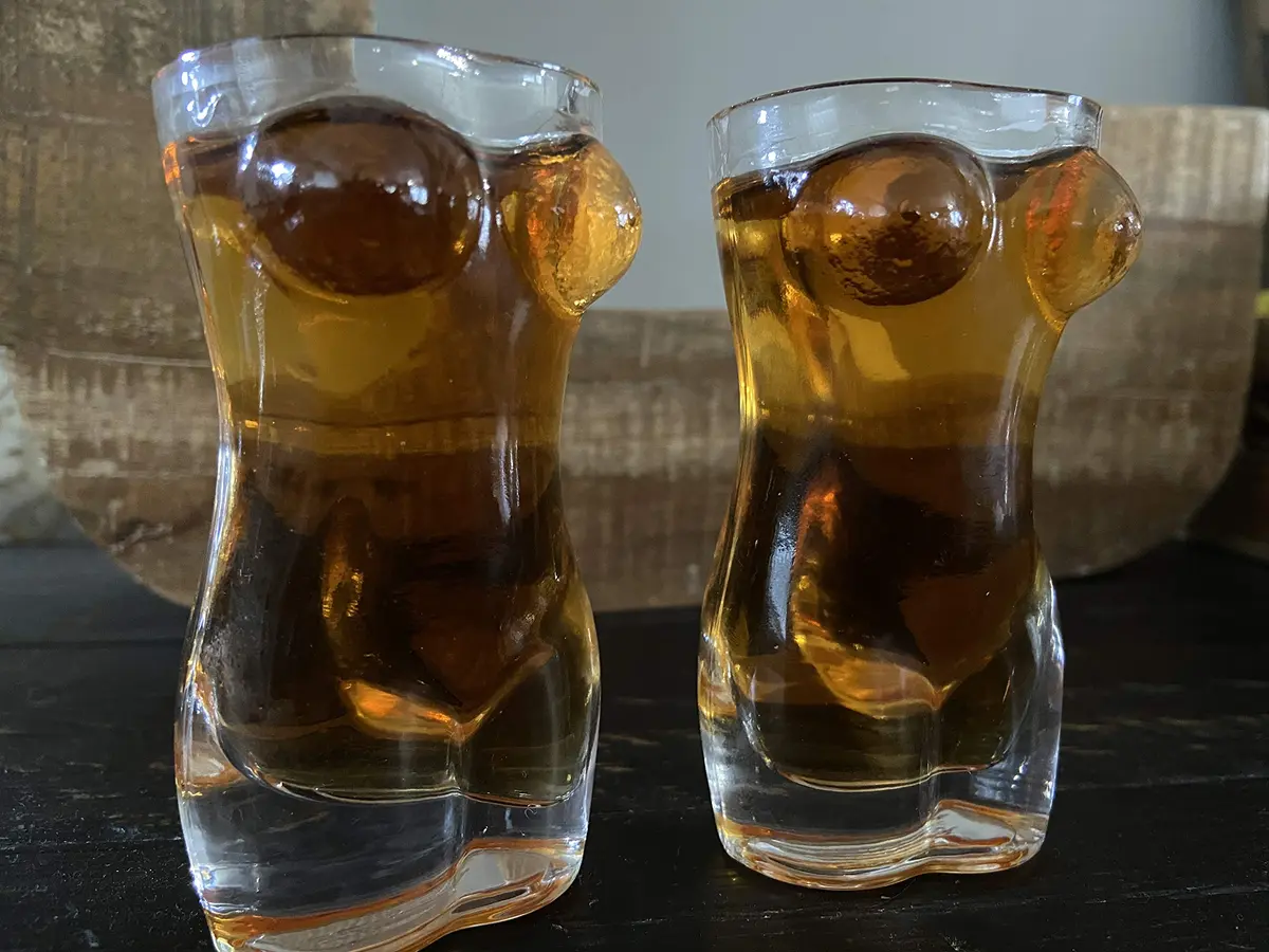 Melostu Women Body Shaped Shot Glass 3oz | Funny Bachelor Party Drinking Glass - view 3