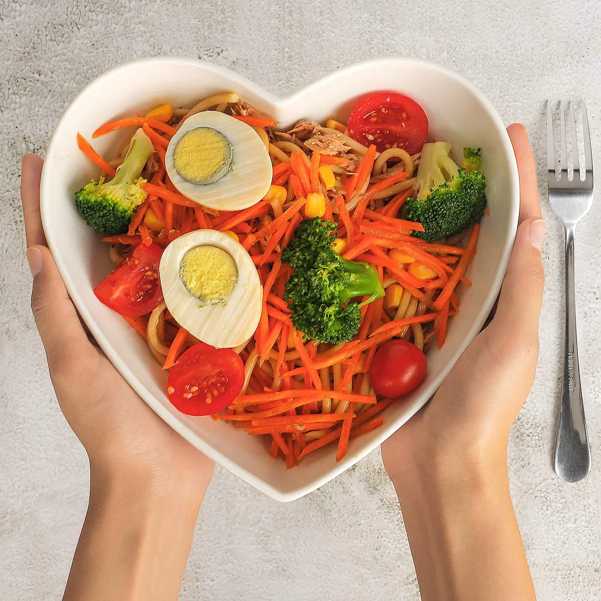 Keponbee 2 pcs Porcelain Big Heart Bowls 1000ml (33 OZ) | Romantic White Ceramic Serving Dishes - view 3