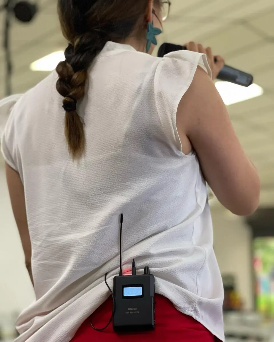 ANLEON S2R Receiver 561-568MHz | 6 UHF Channels, High S/N Ratio, 1 Receiver & Earphone - view 2