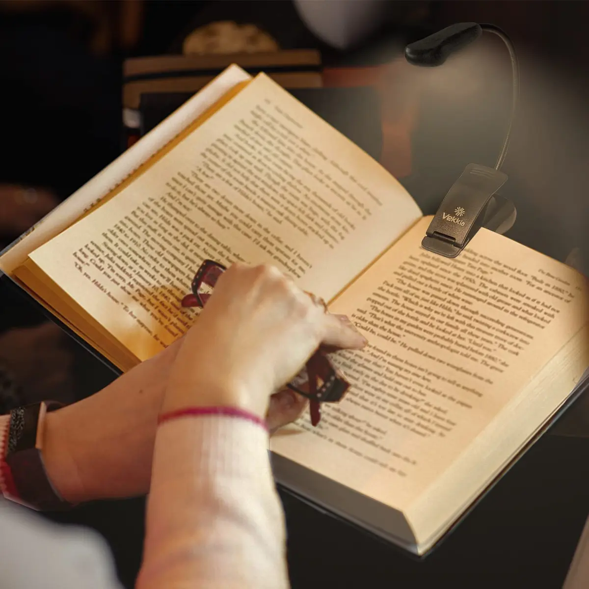 Vekkia Rechargeable Book Light for Books in Bed, Black | 70 Hours Reading Time - view 5