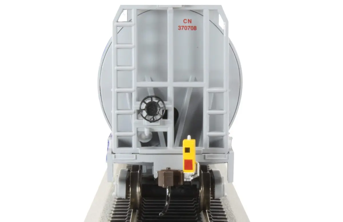 Bachmann Trains Canadian 4-Bay Cylindrical Grain Hopper with FRED Device CN Demonstrator HO Scale 1:87 (20.8 cm / 8.2 in) - view 6
