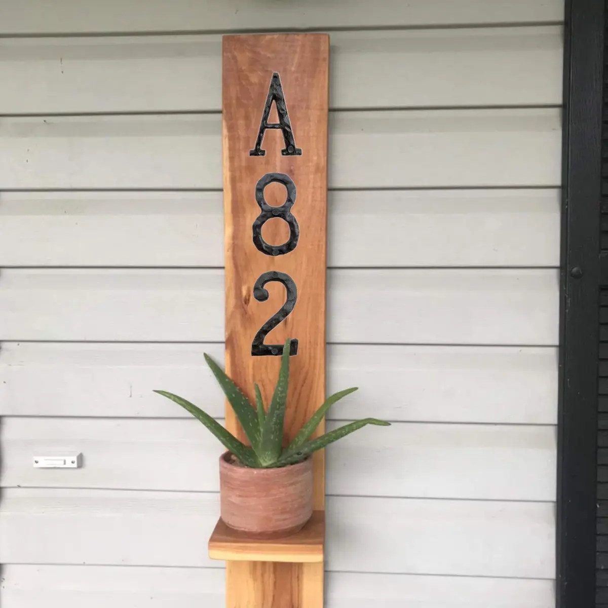 YICC Cast Iron House Letter 'I' - 5 Inch High | Rustic Finish, Easy Mount - view 3