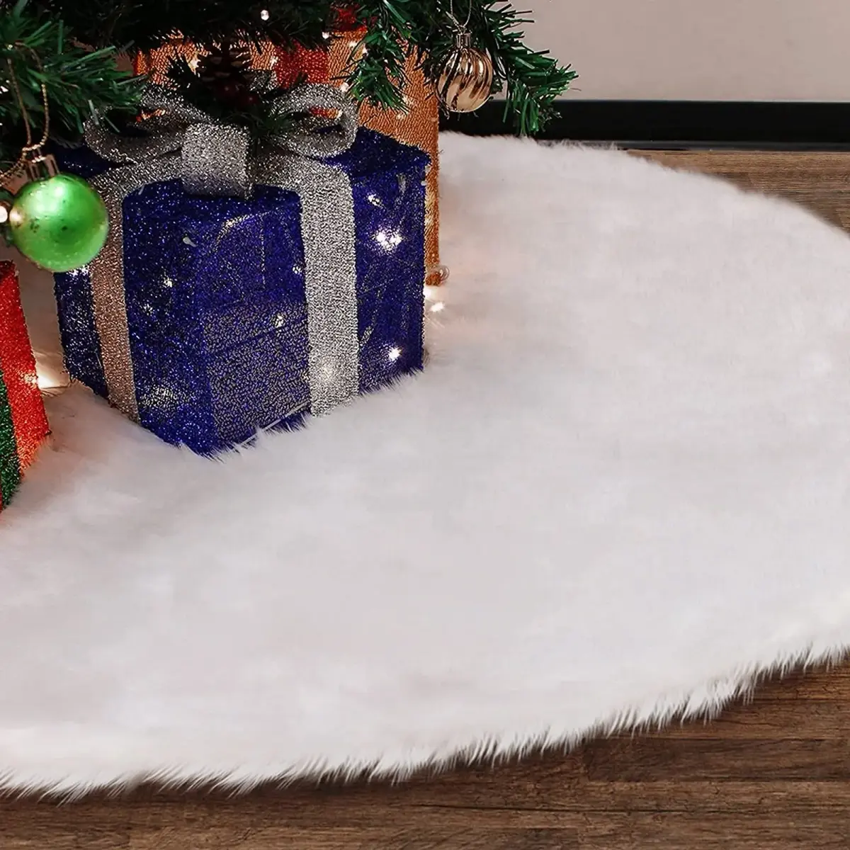 yuboo White Fluffy Fur Christmas Tree Skirt 76cm (30 inches) | Soft Faux Fur Rug for 4ft Slim Trees - view 5