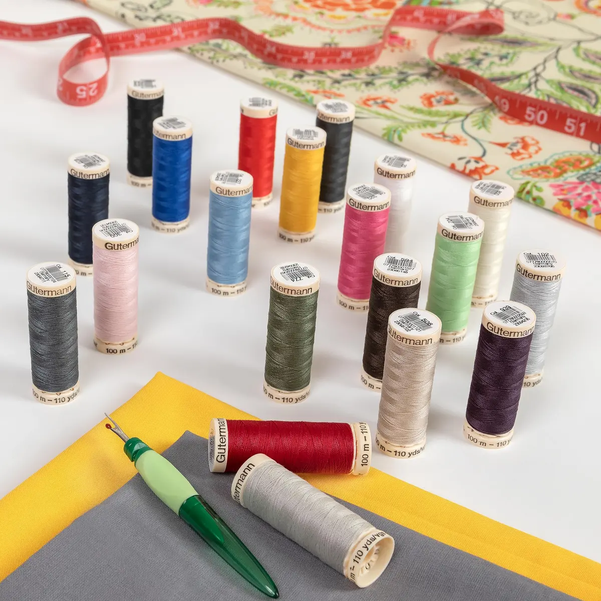 Gütermann Thread Poly Set 20SP Basics | Assorted Polyester Threads for Sewing (7.8 in x 4.5 in x 0.9 in) - view 3