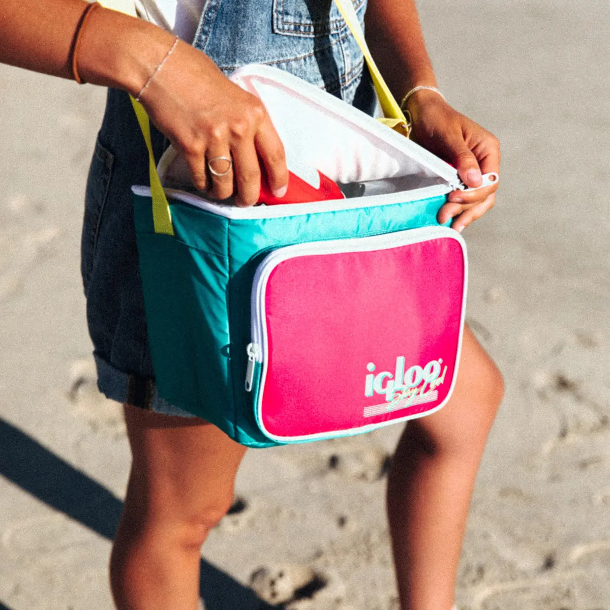 Igloo Retro Collection Square Lunch Bag with Leakproof Insulation, 9 Can Capacity, Neon Color - view 3