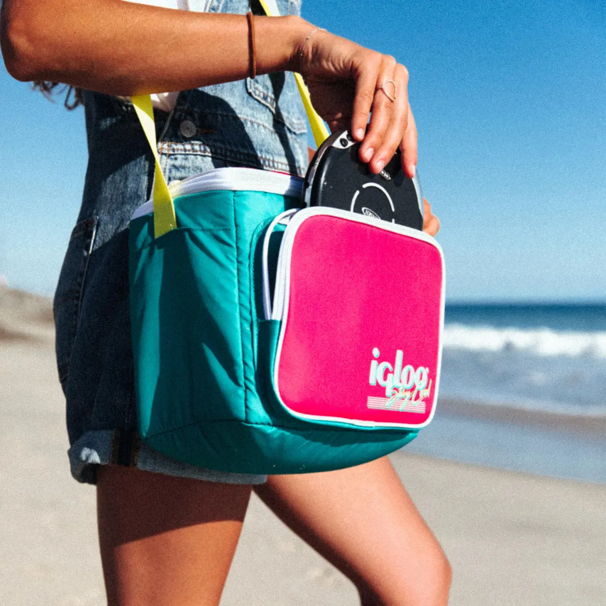 Igloo Retro Collection Square Lunch Bag with Leakproof Insulation, 9 Can Capacity, Neon Color - view 4