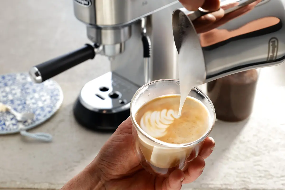 De'Longhi Milk Frothing Pitcher Stainless Steel 500ml (17 oz) | Perfect Latte Art Pouring Spout - view 2