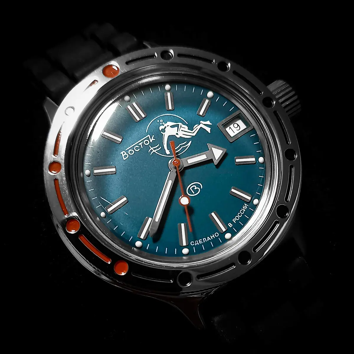 VOSTOK Amphibia 420059 Diver Watch 40mm Stainless Steel | 200m Water Resistance, Automatic - view 3
