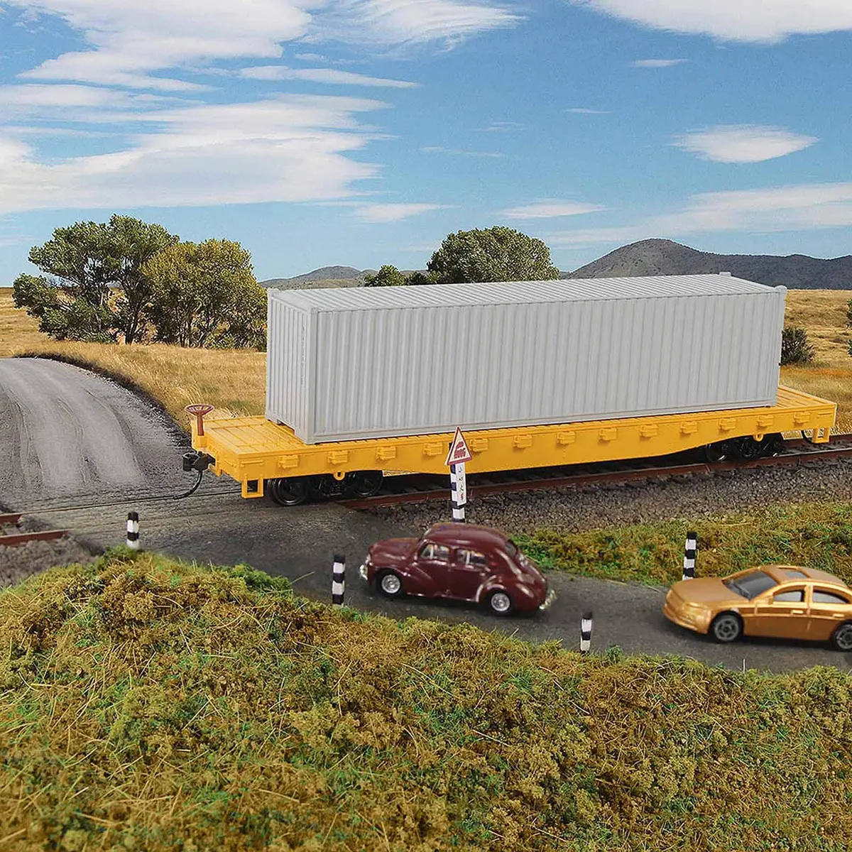 Evemodel 2pcs HO Scale 52' Flat Car Flatbed Transporter Model Train Container Carriage (Yellow) | 87 Scale Freight Car - view 2