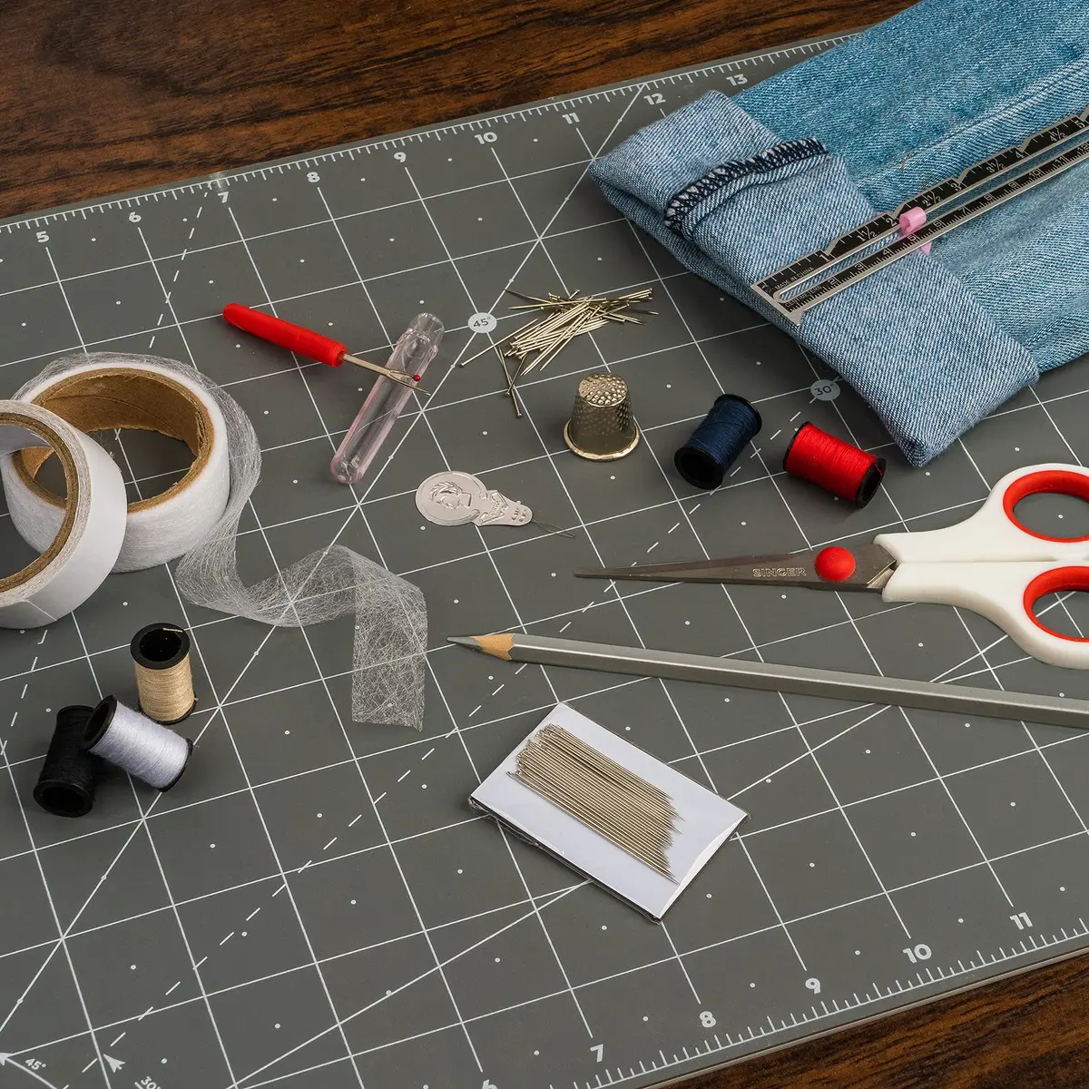 SINGER Hemming Kit with Storage Pouch – 92-piece sewing set for hemming and mending, includes hem tape, scissors, needles, pins, and marking pencil - view 8