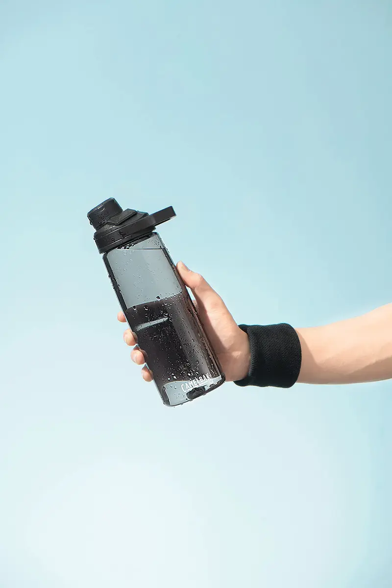 CamelBak Chute Mag Water Bottle 25oz (740ml) Charcoal | Magnetic Cap & Carry Loop — Oxford / 50 Ounces - view 2