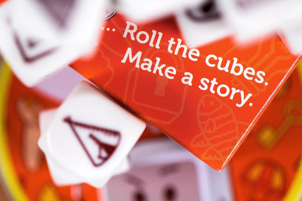 Asmodee Rory's Story Cubes Classic (Eco-Blister) - Spark Imagination with Limitless Storytelling, Creative Game for Kids & Adults, Ages 6+, 1+ Players, 10 Minute Playtime - view 6
