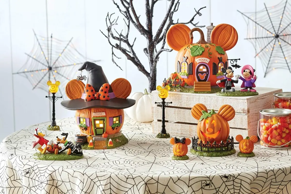 Department 56 Disney Village Halloween Pumpkintown Mickey Mouse Town Center Lit Figurine 10 cm (4 Inch) | Hand-Painted Resin Decor - view 7