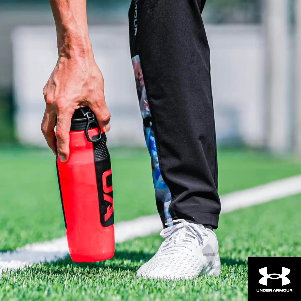 Under Armour 32oz Playmaker Squeeze Water Bottle with Quick-Shot Lid | 950ml (32.1 Fl Oz) BPA-Free - view 2