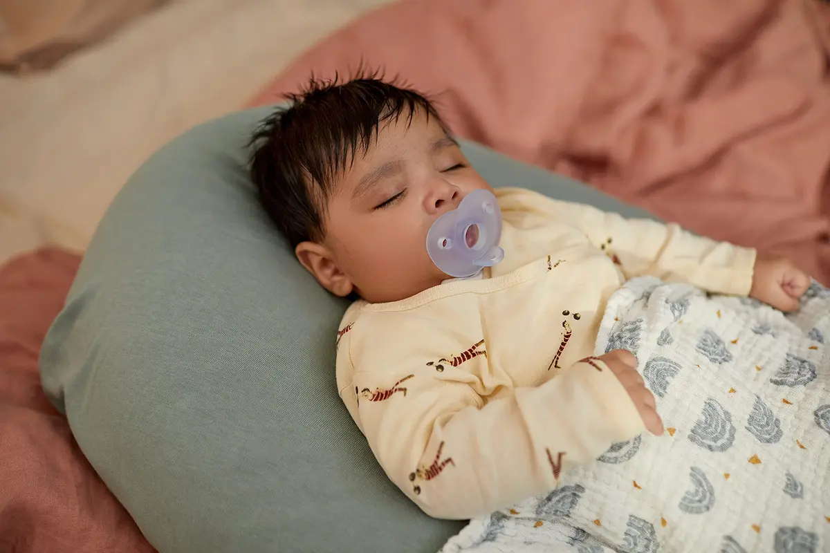 Philips Avent Soothie Heart Pacifier 2-Pack | Supports Natural Suckling, Medical Grade Silicone for Easy Hospital-Grade Sterilization - view 9