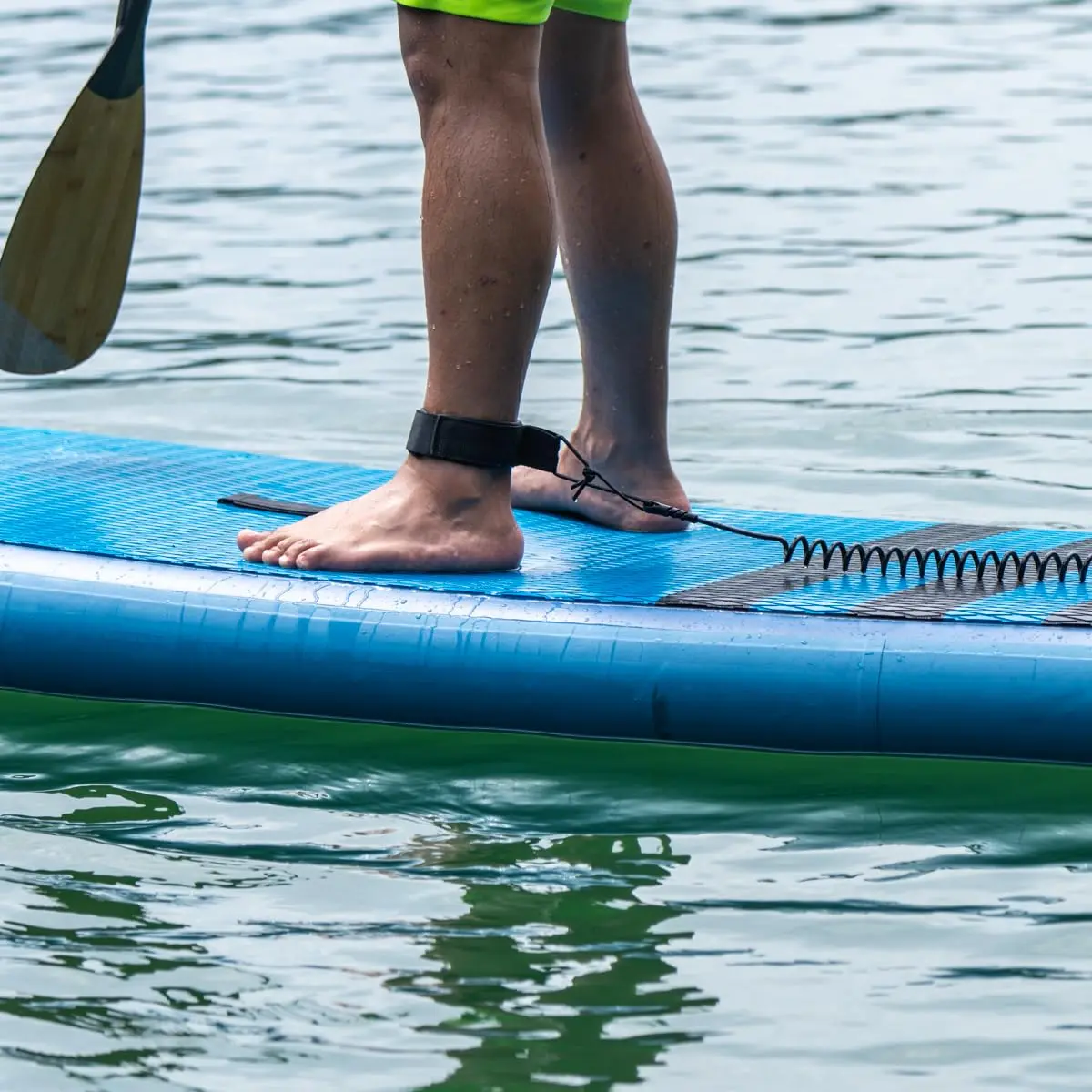 HEYTUR Coiled SUP Leash 10' Stand Up Paddleboard Leash (5mm Black) | Durable Nylon & Neoprene Strap for Water Sports - view 4