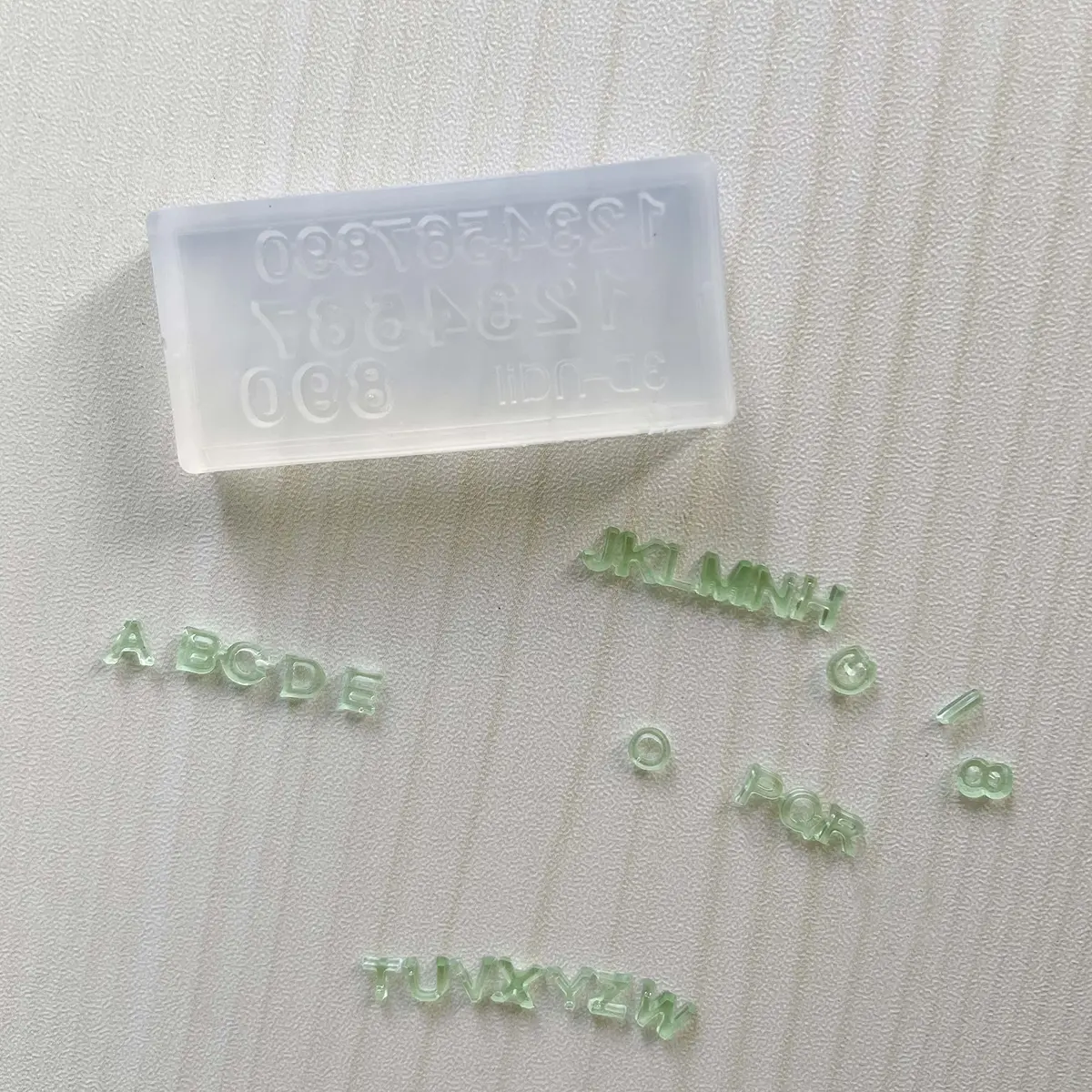 Maiguang 3Pcs Mini Resin Letter Number Molds 4cm (1.6"x 0.8"x 0.2") | DIY Nail Art & Jewelry Pendant Making Tools - view 7