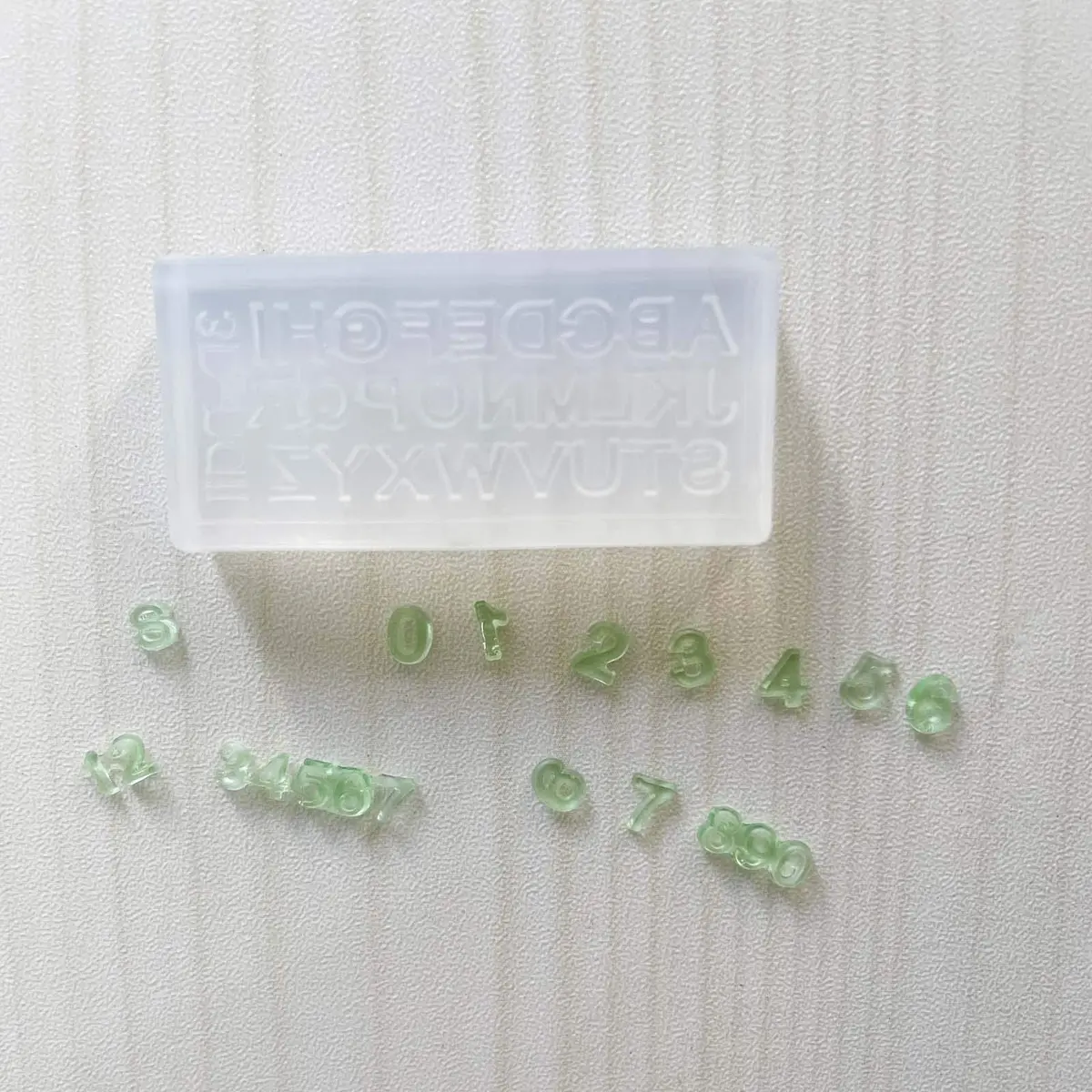 Maiguang 3Pcs Mini Resin Letter Number Molds 4cm (1.6"x 0.8"x 0.2") | DIY Nail Art & Jewelry Pendant Making Tools - view 8