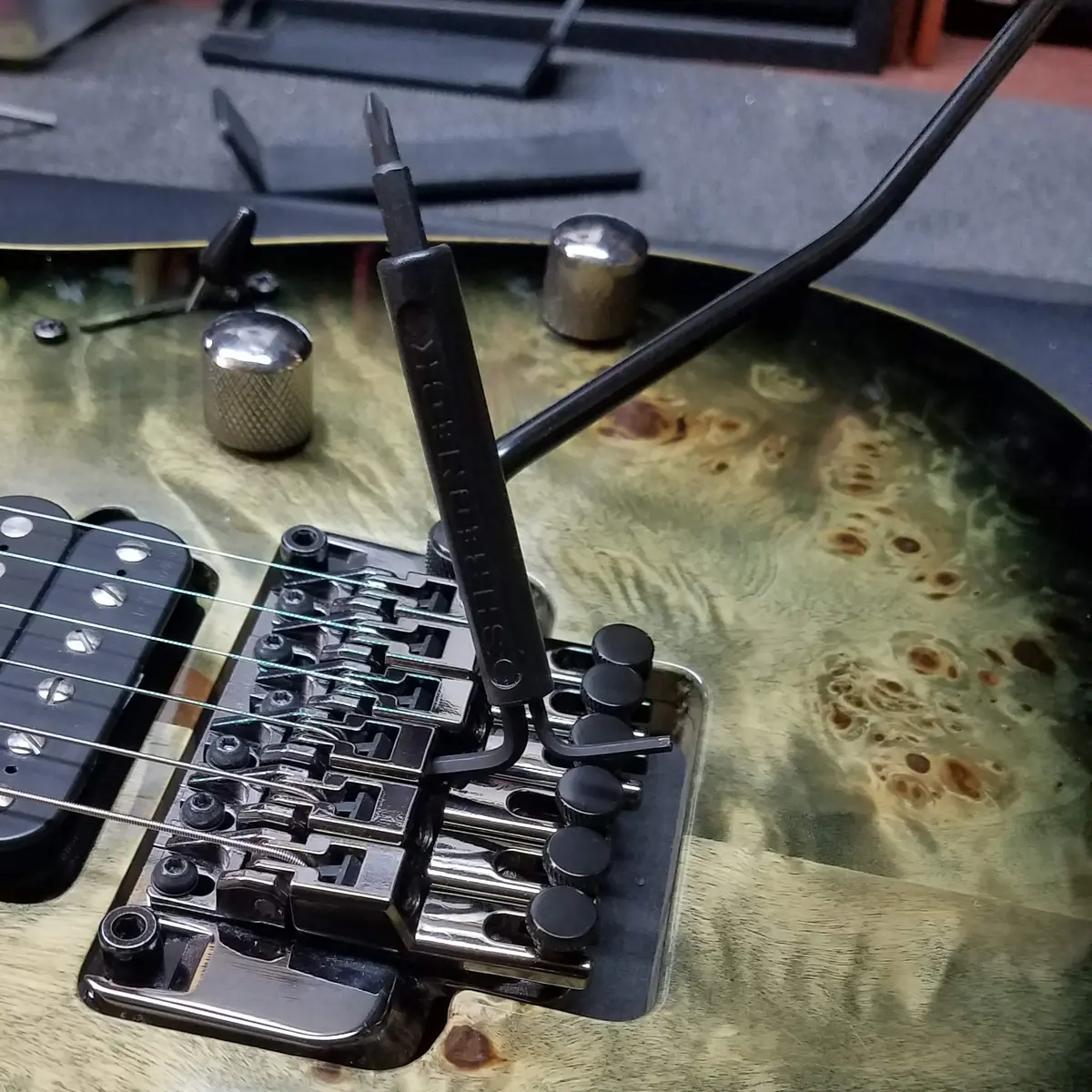 Shredneck TREMPACK 2 | Fix Floating Tremolo & Aid String Change (102 words) - view 8