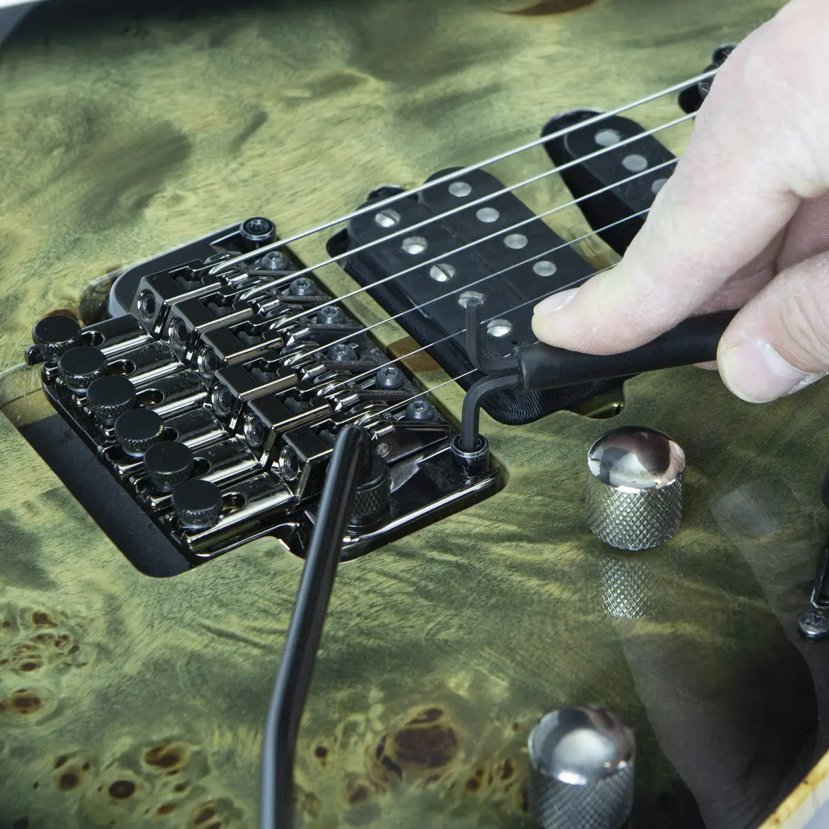 Shredneck TREMPACK 2 | Fix Floating Tremolo & Aid String Change (102 words) - view 9